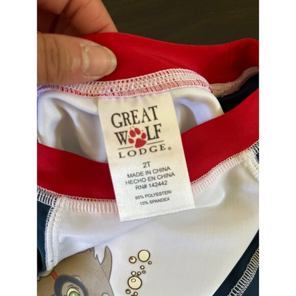 NWT Great Wolf Lodge Boys 2T Two-Piece UPF 50+ Sun Protected Swimwear Sharks - Picture 3 of 4